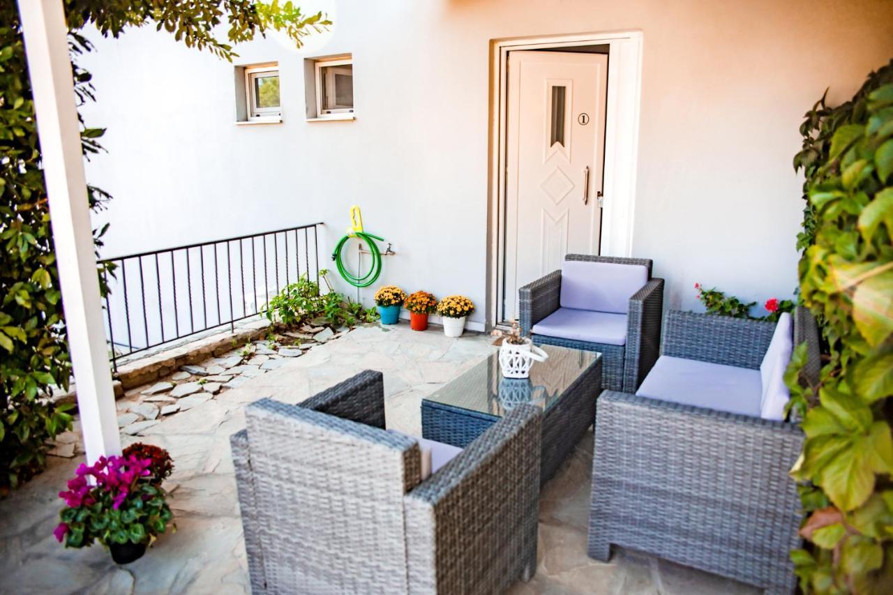 Filia Rooms & Apartments Ájoi Apósztoli Kültér fotó